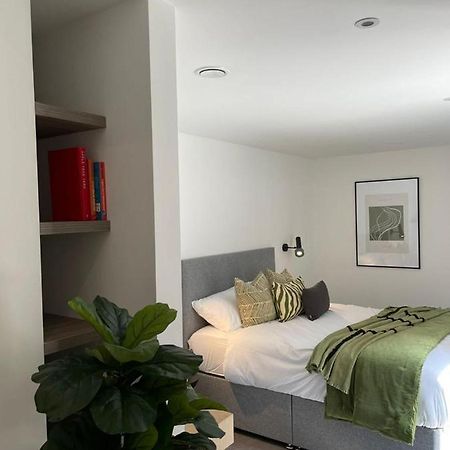 Brand New 3-Bedroom Home In لندن المظهر الخارجي الصورة