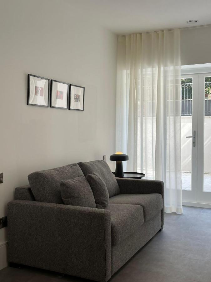 Brand New 3-Bedroom Home In لندن المظهر الخارجي الصورة